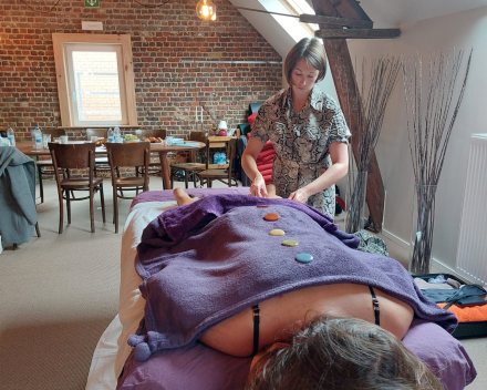 Edelsteenmassage lichaam