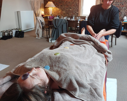 Edelsteenmassage lichaam