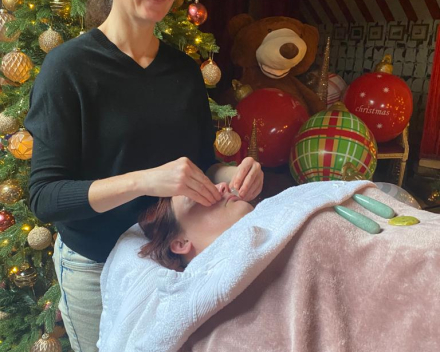 Edelsteenmassage gelaat