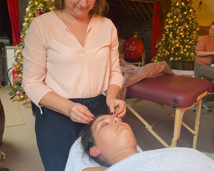 Edelsteenmassage gelaat